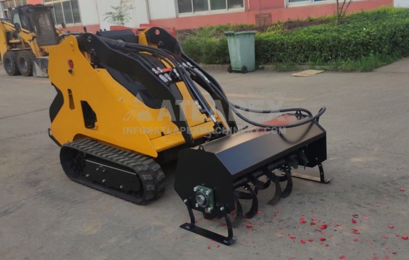 ​Atlapex Stand on Skid Steer Loader con Accesorio de Desbrozadora Forestal