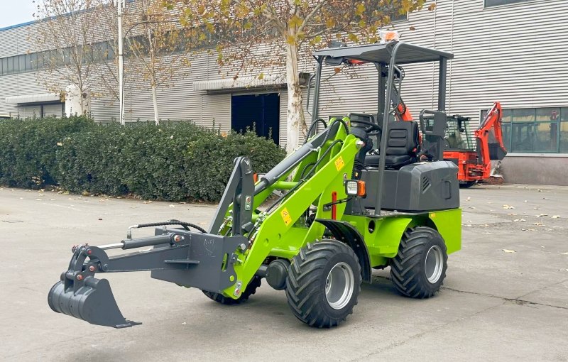 Usos de la cargadora eléctrica ATLAPEX equipada con un cucharón excavador