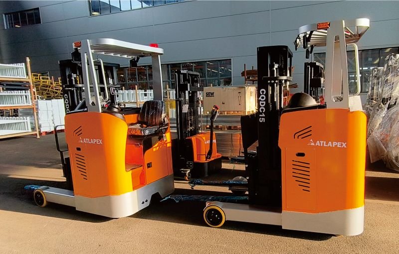 Carretilla elevadora retráctil eléctrica ATLAPEX de 1.5 toneladas con mástil de 3 etapas y 4 metros: Precisión con motor de litio para operaciones desde la oficina