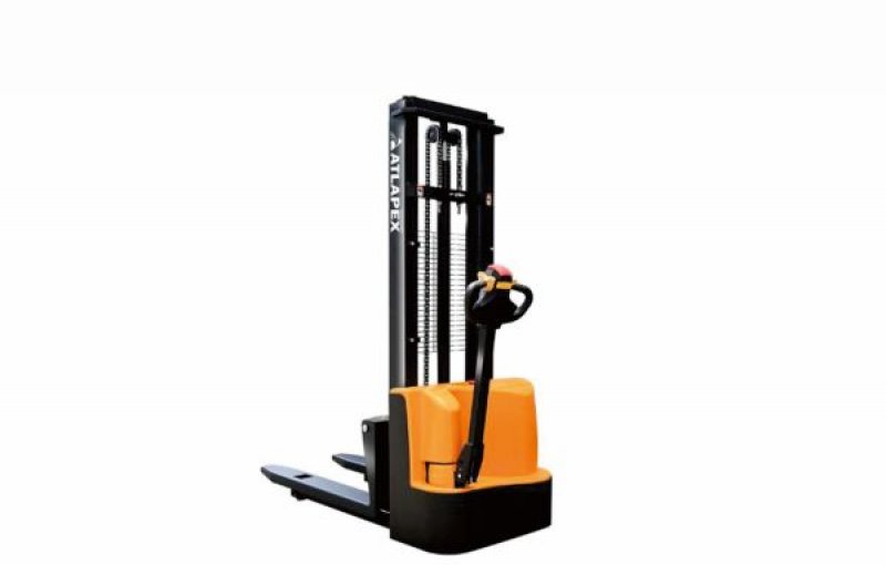 Apilador de Paletas ATLAPEX de 1,5 Toneladas con Batería de Litio y Mastil de 4 Metros de 3 Secciones: Potencia Compacta para una Eficiencia Vertical Óptima