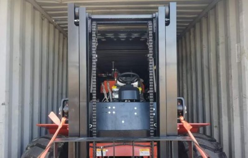 Montacargas todoterreno ATLAPEX de 3 toneladas con mástil de 2 etapas y 3 metros: Conquistando terrenos inestables con potencia y precisión