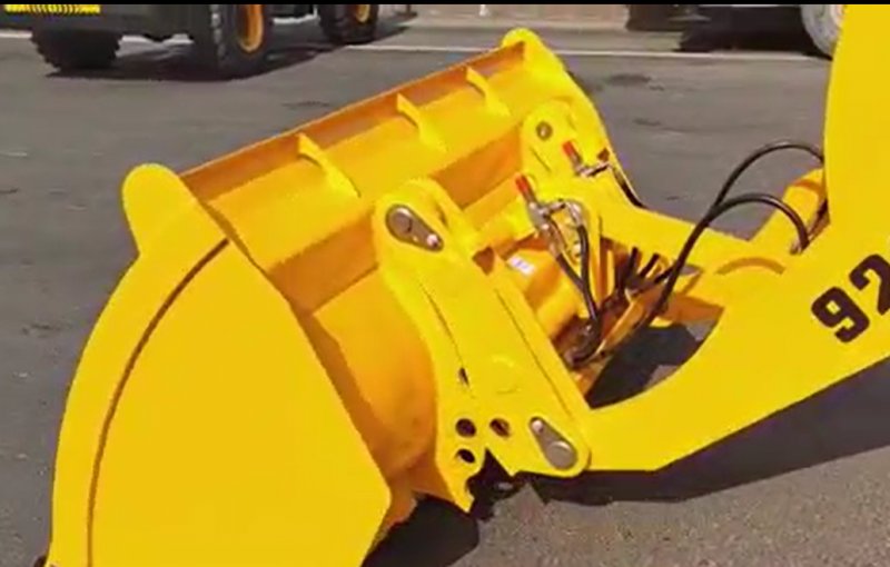 ATLAPEX Wheel Loader Quick Changer is a game-changer in the many industry with different attachment.