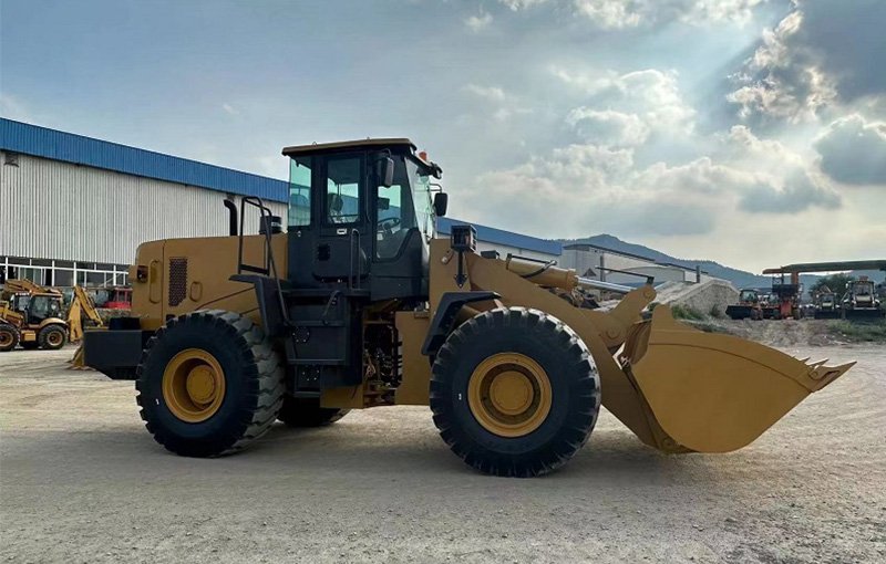 ATLAPEX 955 MODEL 5TON WHEEL LOADER