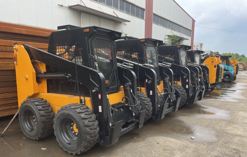 ATLAPEX full range of WHEELED SKID-STEER LOADER, TRACKED SKID-STEER LOADER, STAND-ON SKID-STEER LOADER, REMOTE CONTROLLED SKID STEER LOADER with different attachments.