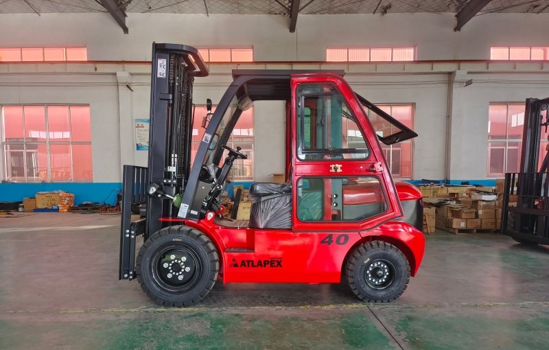 Customized 4-ton Forklift With Fully Enclosed Cab