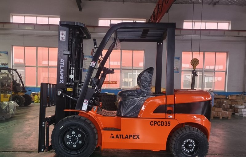 ATLAPEX DIESEL 3.5 TON FORKLIFT CPCD35 WITH ELECTRIC TRANSMISSION EQUIPPED WITH ISUZU C240 for Peru market.