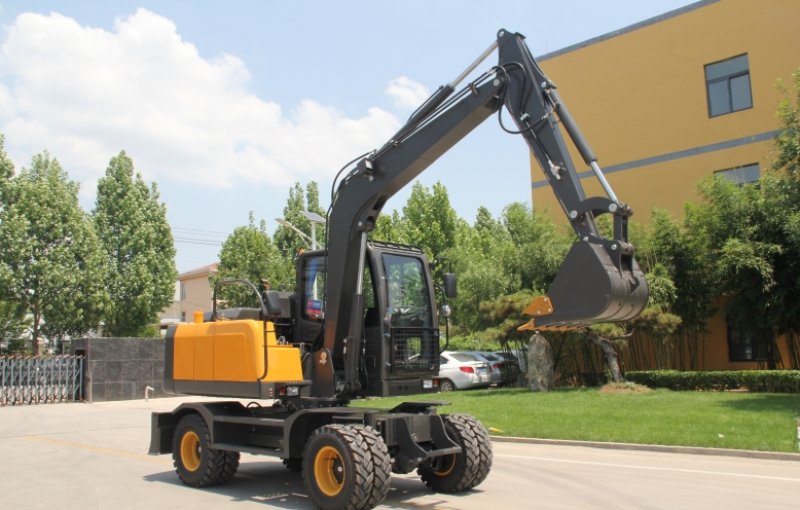 ATLAPEX wheeled excavator 75W a good helper for railway maintenance