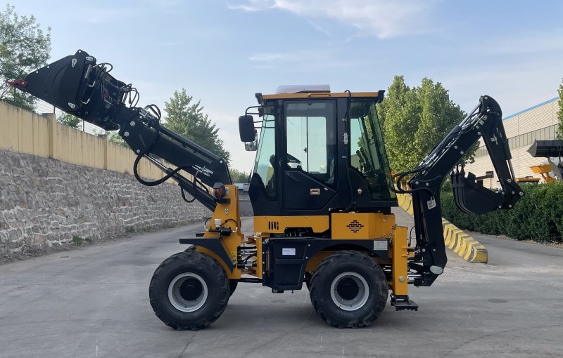 ATLAPEX Backhoe Loader BKA80 With A Versatile Four-in-One Bucket