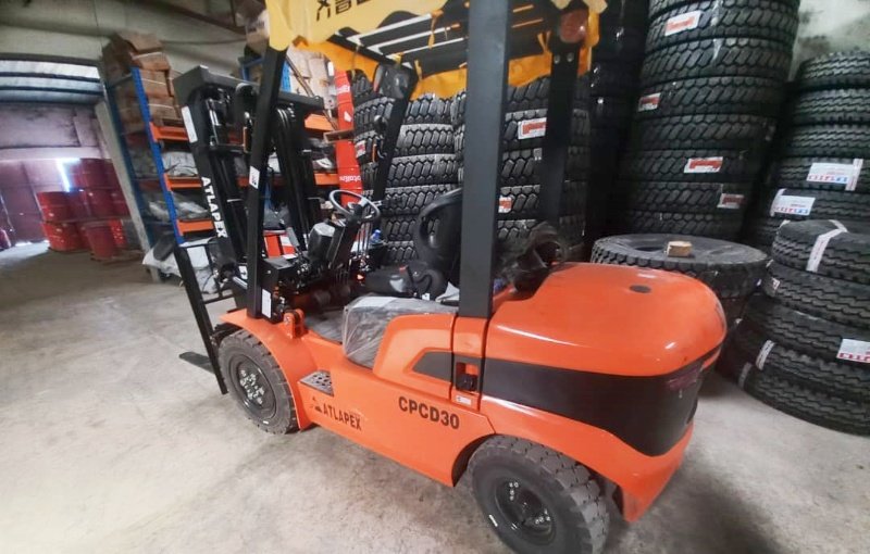 Congolese Client Utilizes ATLAPEX Forklifts for Tire Handling