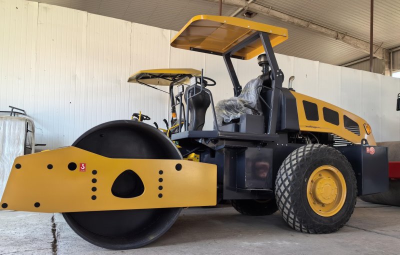 ​Atlapex Earthmover Equipment: Single Steel Wheel Rollers