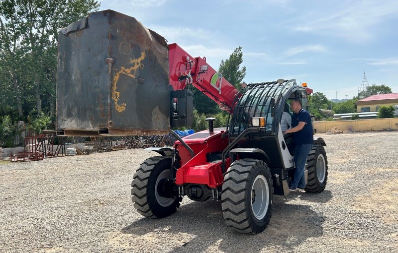 ATLAPEX TELE40—A Smart Telescopic Handler