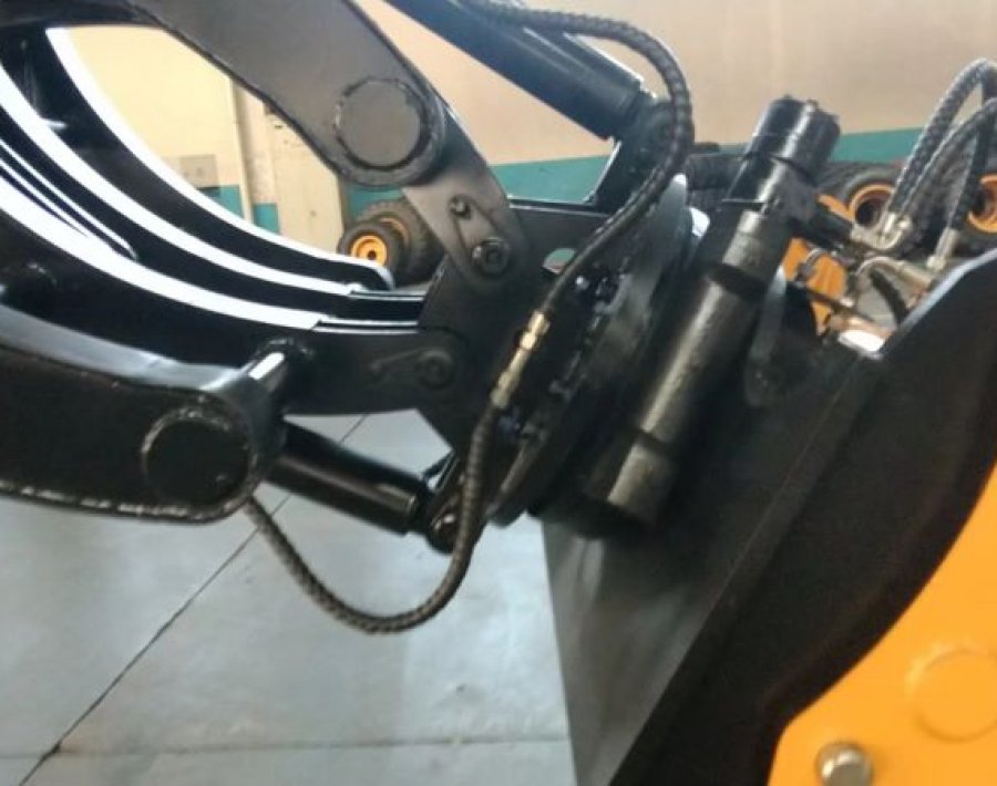 Backhoe Loader Attachment--Rotating Bucket