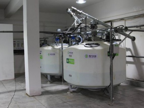 Multifeeder SOUP FEEDING FOR PIGS1 拷贝