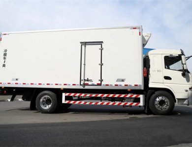 Shacman 6 Wheels 10 Ton to 15 Ton Refrigerated Truck