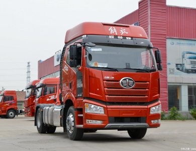 China new faw J6P tractor truck 4x2 390//420//460//550HP tractor for sale