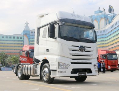 China Faw J7 Tractor Truck 4x2 6 Wheel 550hp Tractor Truck For Sale