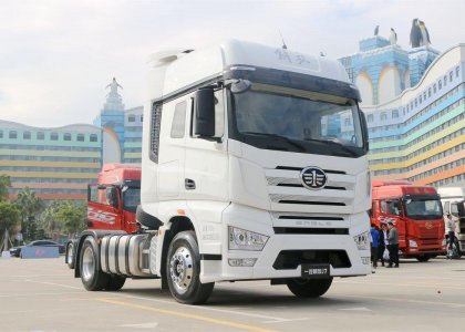 China Faw J7 Tractor Truck 4x2 6 Wheel 550hp Tractor Truck For Sale