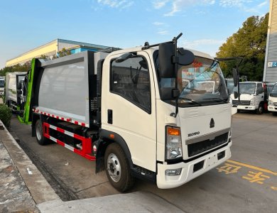 SINOTRUCK HOWO compactor Garbage truck 4x2 8m3