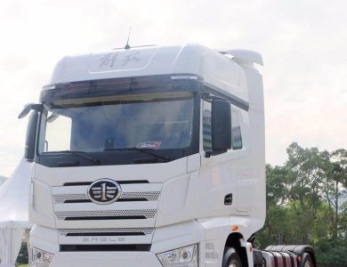 HOT SALE FAW J7  550hp 4X2 AMT Tractor truck