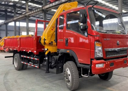 SINOTRUK HOWO 4X2 160HP RHD Mounted Crane Lorry Truck