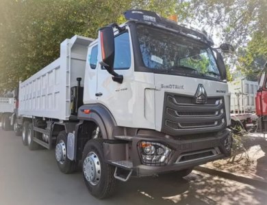 SINOTRUK HOWO NX 8x4 30m³ Tipper Truck for Sale 