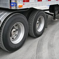 Pièces Détachées Roues & Pneus Camions SINOTRUK, SHACMAN en Algérie : Guide Technique Achat & Entretien Qualité