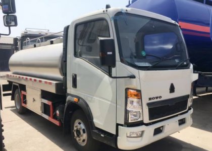 HOWO 5000L Stainless Steel Milk Tank Truck for Sale