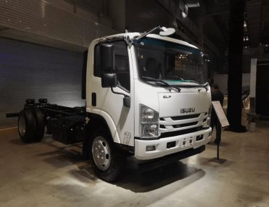 Algeria Market hot sale ISUZU 700P 4X2 Cargo truck chassis