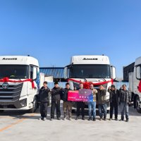 Who is leading the growth of the heavy-duty truck industry?