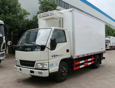 HOWO JMC 3–5 Ton Van Cargo Refrigerator Truck with ThermoKing Cooling for Sale