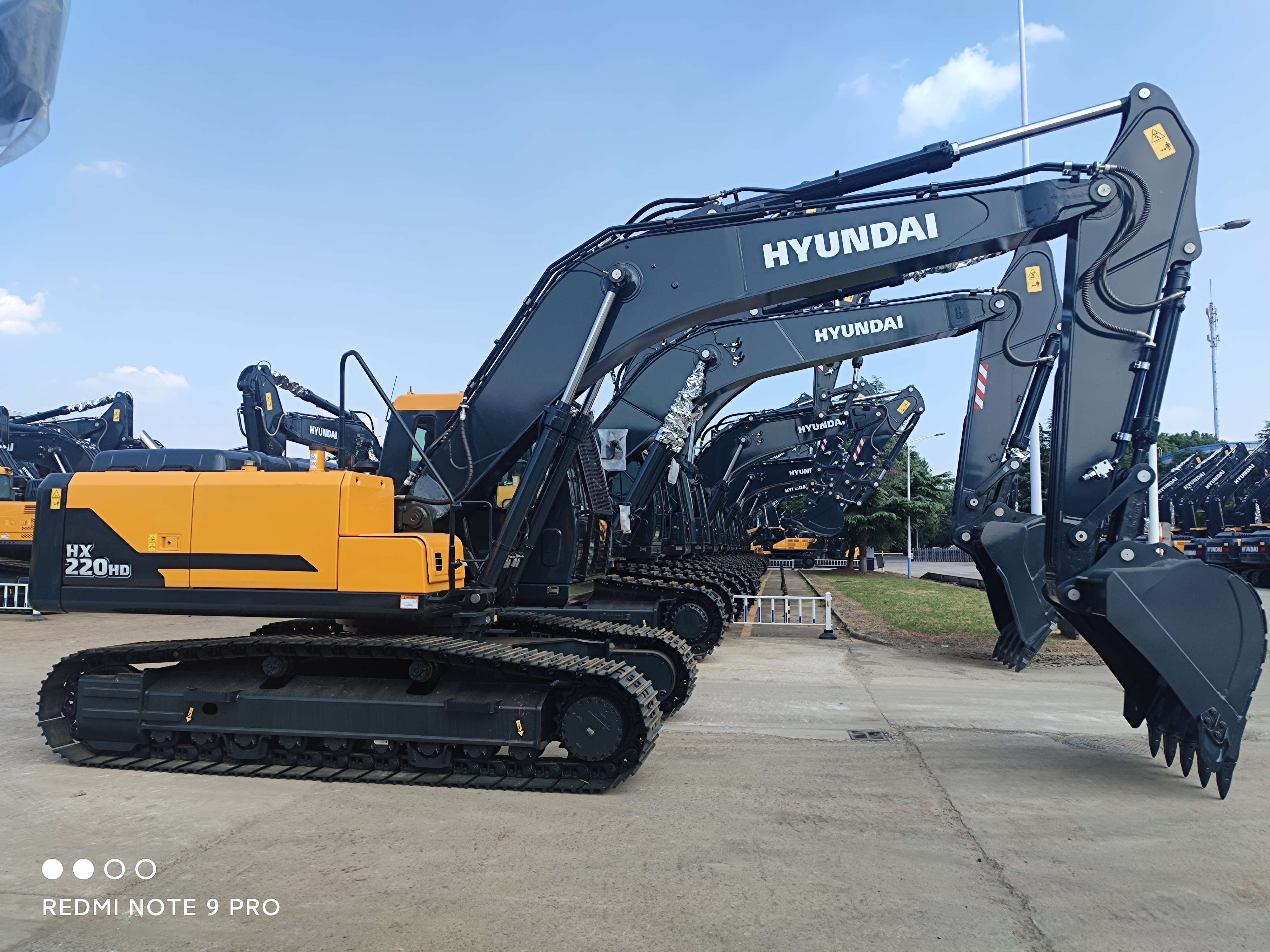 High Quality HYUNDAI HX220HD Excavator with Good Price