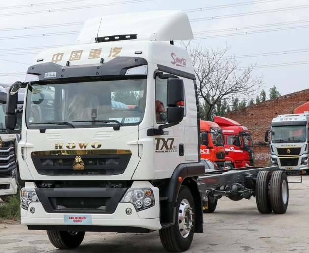 Qingdao Jiefang Dragon V2.0 200 HP 4X2 9.65m Cargo Truck