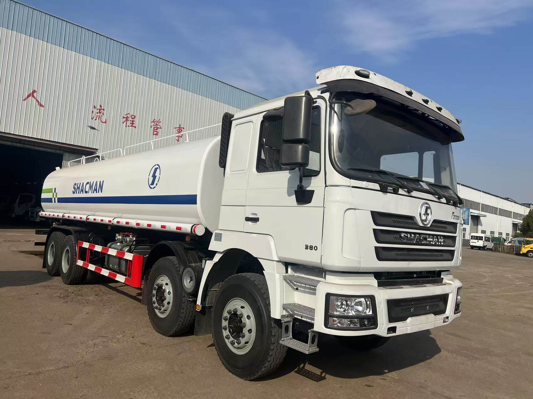 Good quality SHACMAN F3000 8X4 380HP 30m3 Water Tank Truck