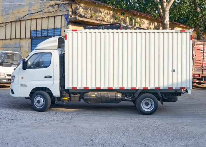 FOTON XIANGLING M MINI VAN TRUCK 88HP DIESEL 2T PAYLOAD URBAN DELIVERY