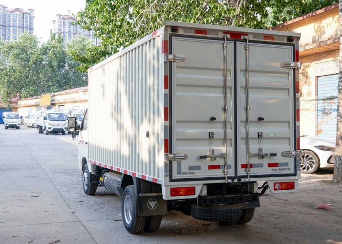 FOTON Xiangling M Brand New 2t 4x2 Mini Van Truck for Sale (4)