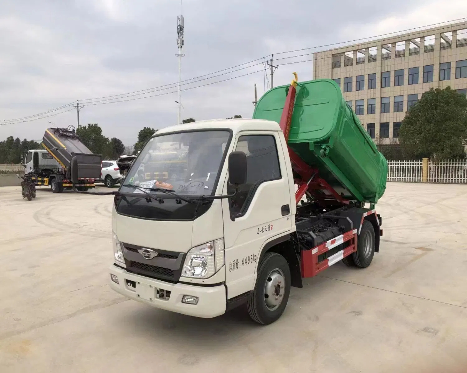 FOTON 4×2 115 HP Telescopic Hook Arm Roll-off Garbage Truck 3–8 m³ Dumpster Garbage Vehicle for Sale