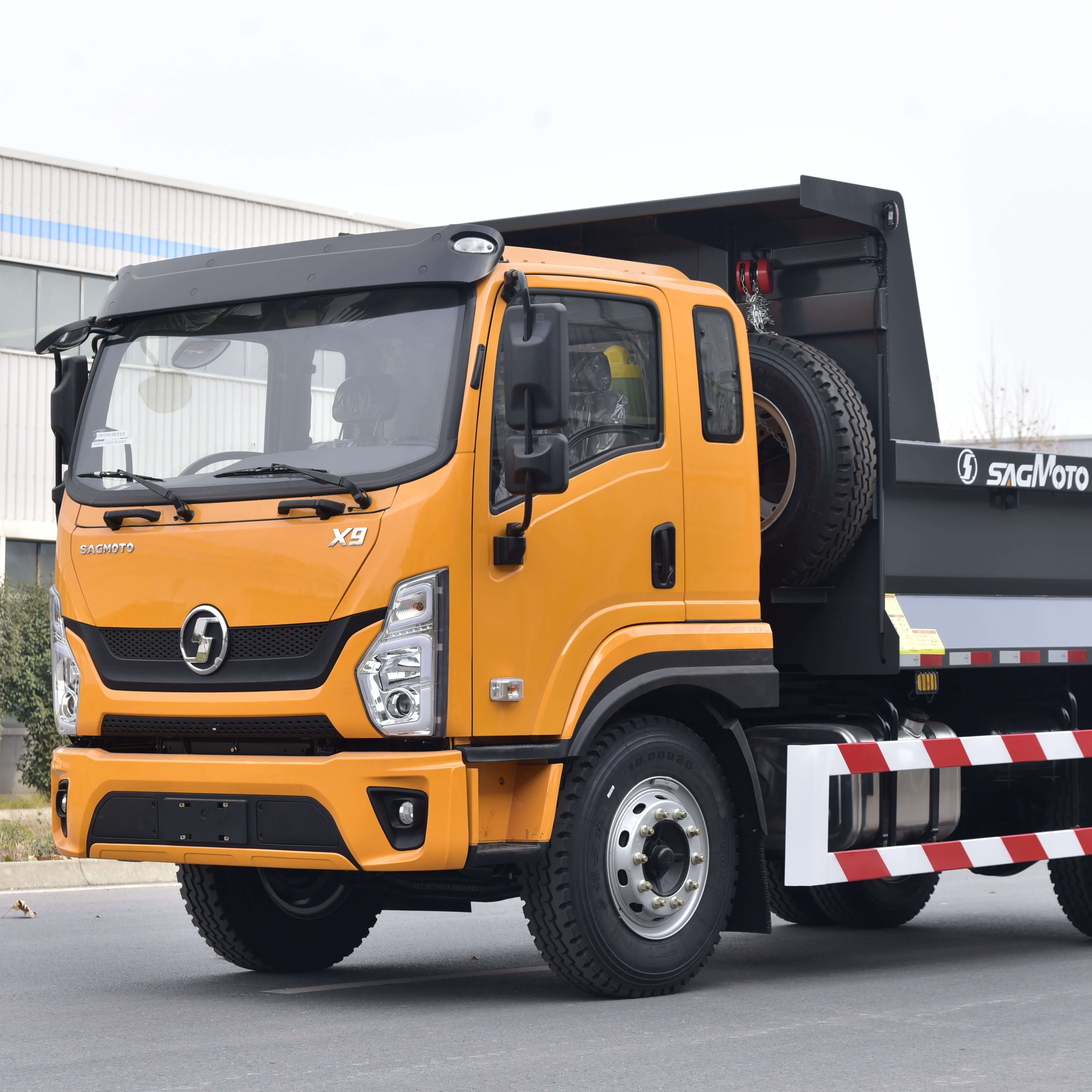 SHACMAN SAGMOTO X9 4×2 160 HP Euro II 4.2 m Dump Tipper Truck for Nigeria