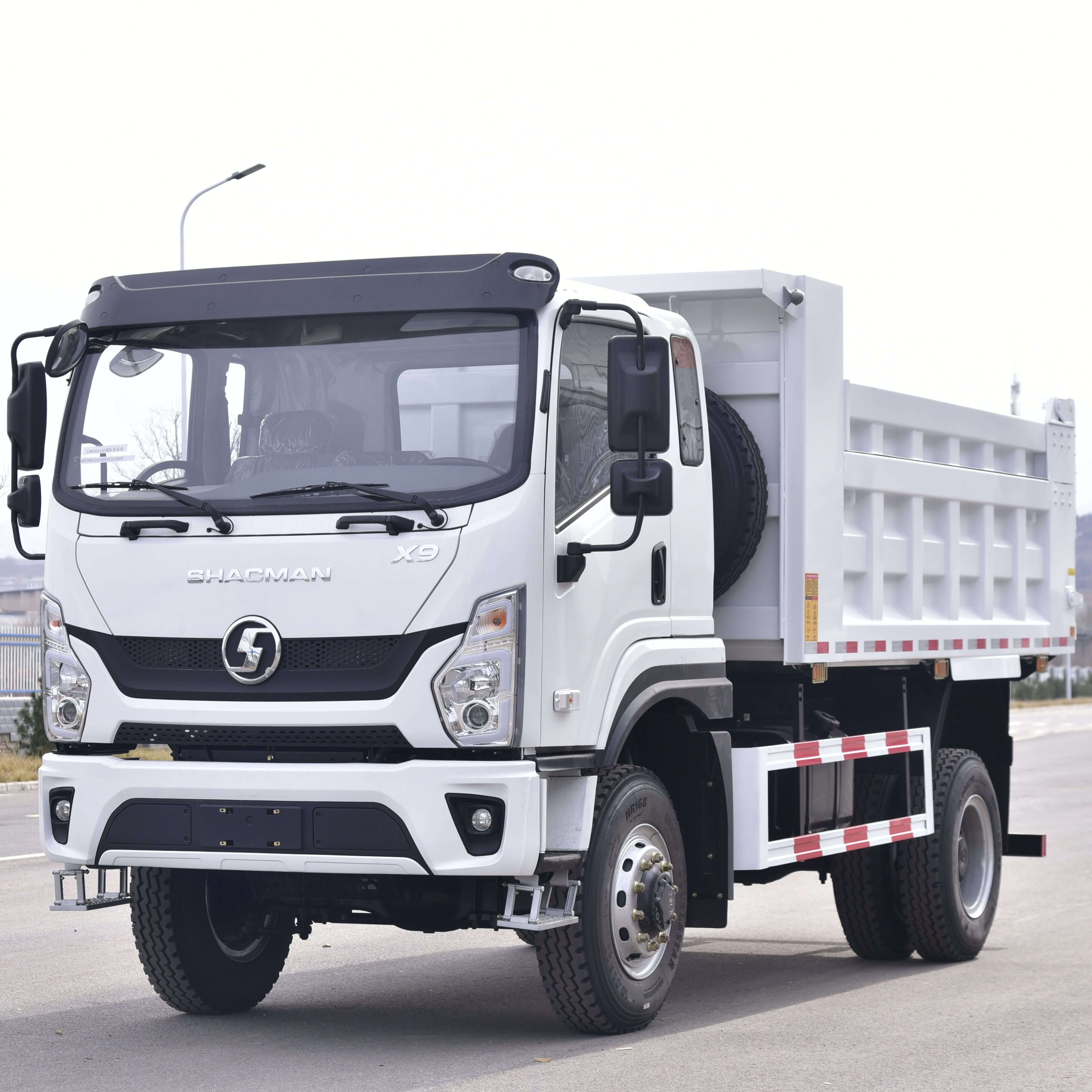 SHACMAN SAGMOTO X9/X7S 4×4 130 HP Euro II 4.2 m Dump Tipper Truck 3 800 mm WB for Sale