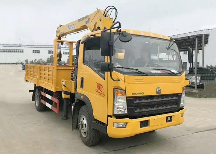 Sinotruk HOWO 4×2 8-Ton 14 m Telescopic-Boom Truck-Mounted Crane for Sale