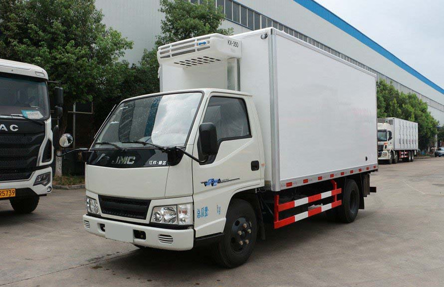 HOWO JMC 3–5 Ton Van Cargo Refrigerator Truck with ThermoKing Cooling for Sale