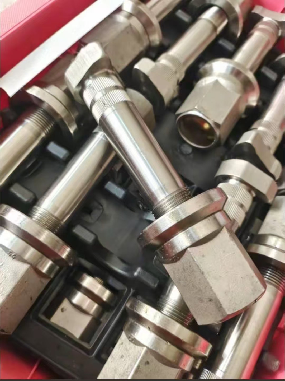 KAILAI GDQ Chassis Fastener Catalog—Tire Bolts & Wheel Studs for Steyr, Howo, Volvo, Jiefang, Dongfeng, SAF, Fuhua & Semi-Trailers for Sale