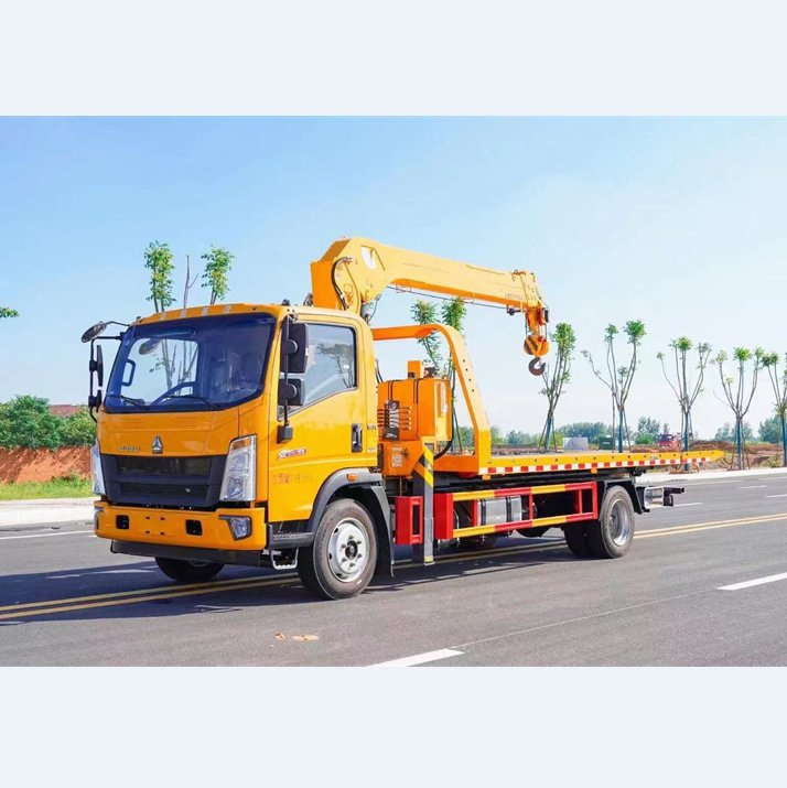 SINOTRUK HOWO 4×2 90 km/h Euro-II 116 HP Manual 5-Speed 2 t/3.5 t Axles 4 t Payload 5100×2400 mm Flatbed Towing Truck with 3.2 t Crane One-Carry-Two Wrecker for Sale