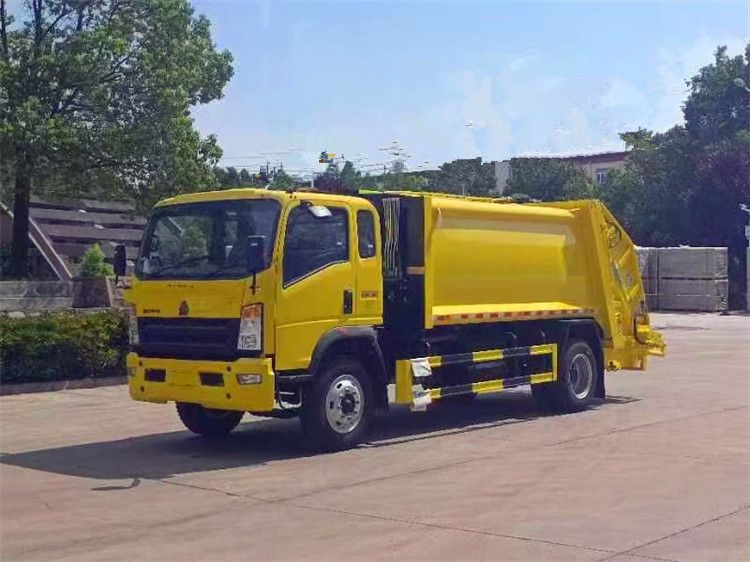 SINOTRUK HOWO 4x2 YUNEI 110HP Euro 3 6-8m³ Garbage Refuse Compactor Truck with 5-Speed Transmission 3.2T Axle for Sale