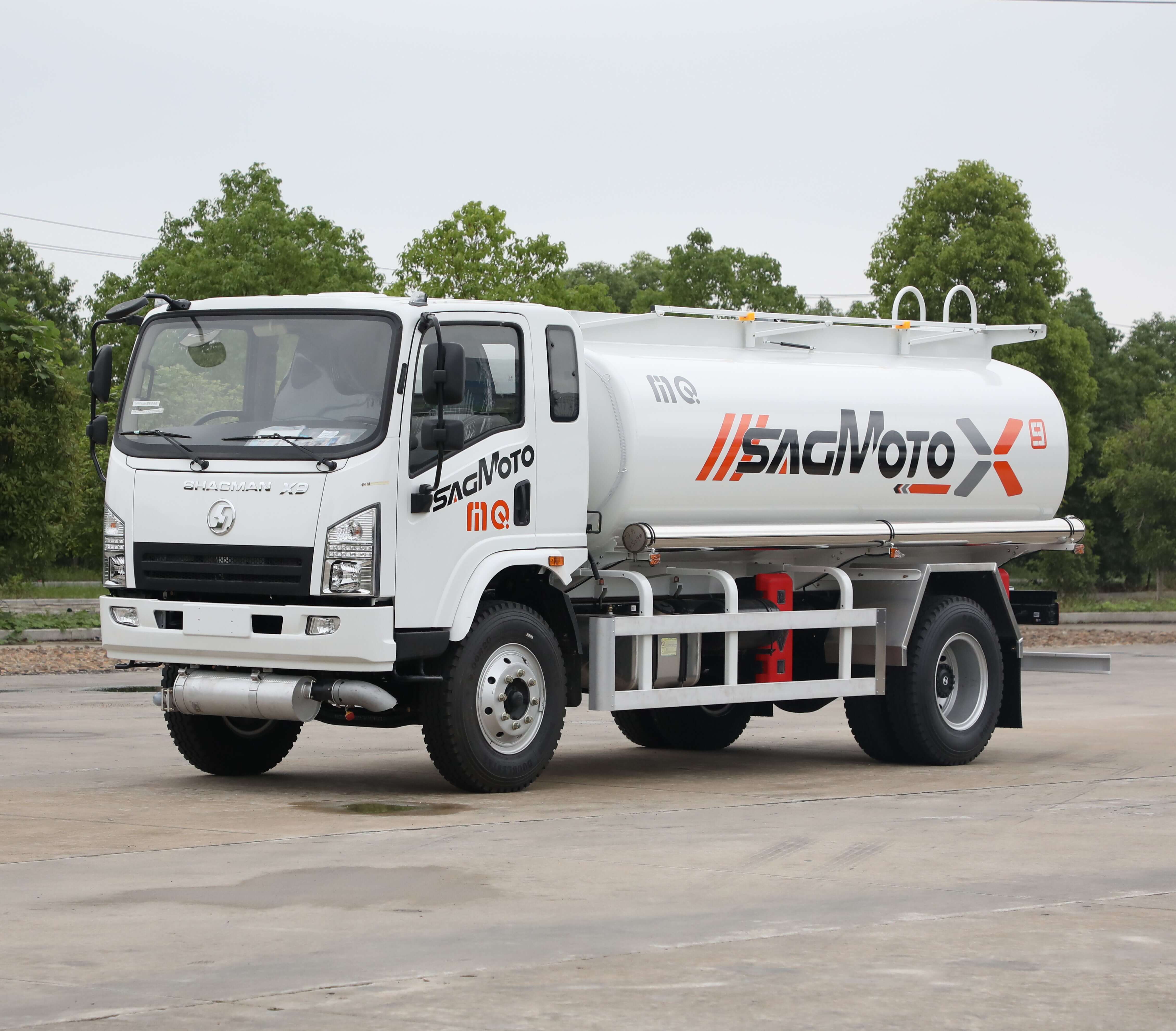 SHACMAN SAGMOTO X9 4X2 125hp Fuel Tank Truck with Cummins Engine