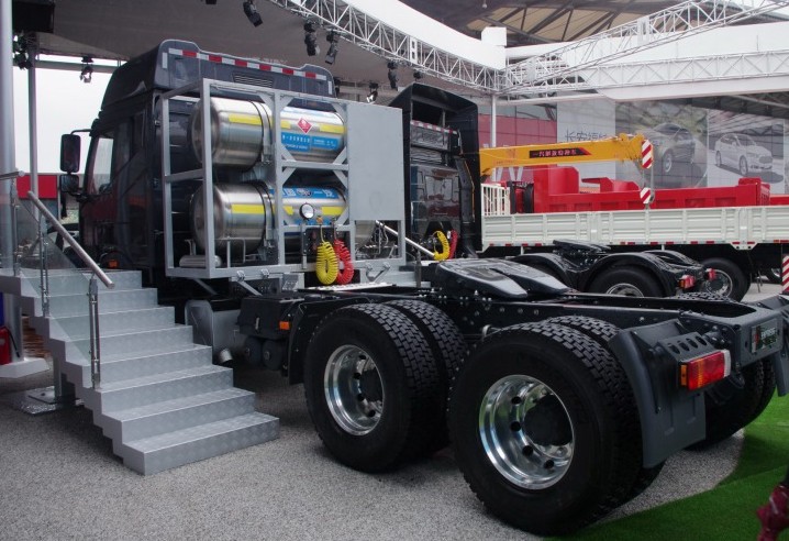 Best Price FAW LNG Tractor Truck