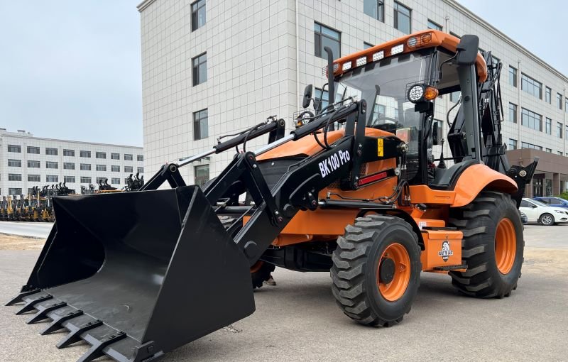Мощный экскаватор-погрузчик ATLAPEX BK100 PRO
