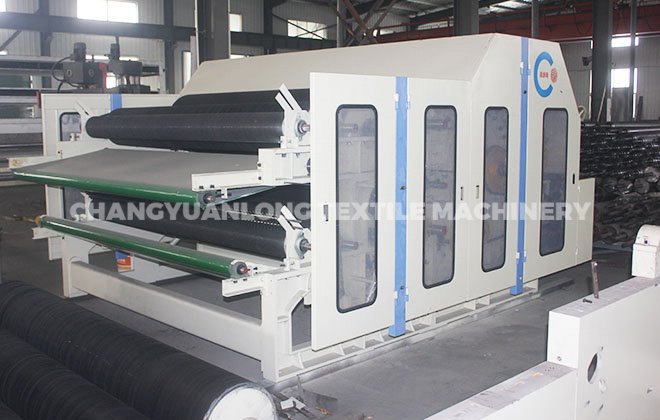 Single cylinder carding machine with high speed