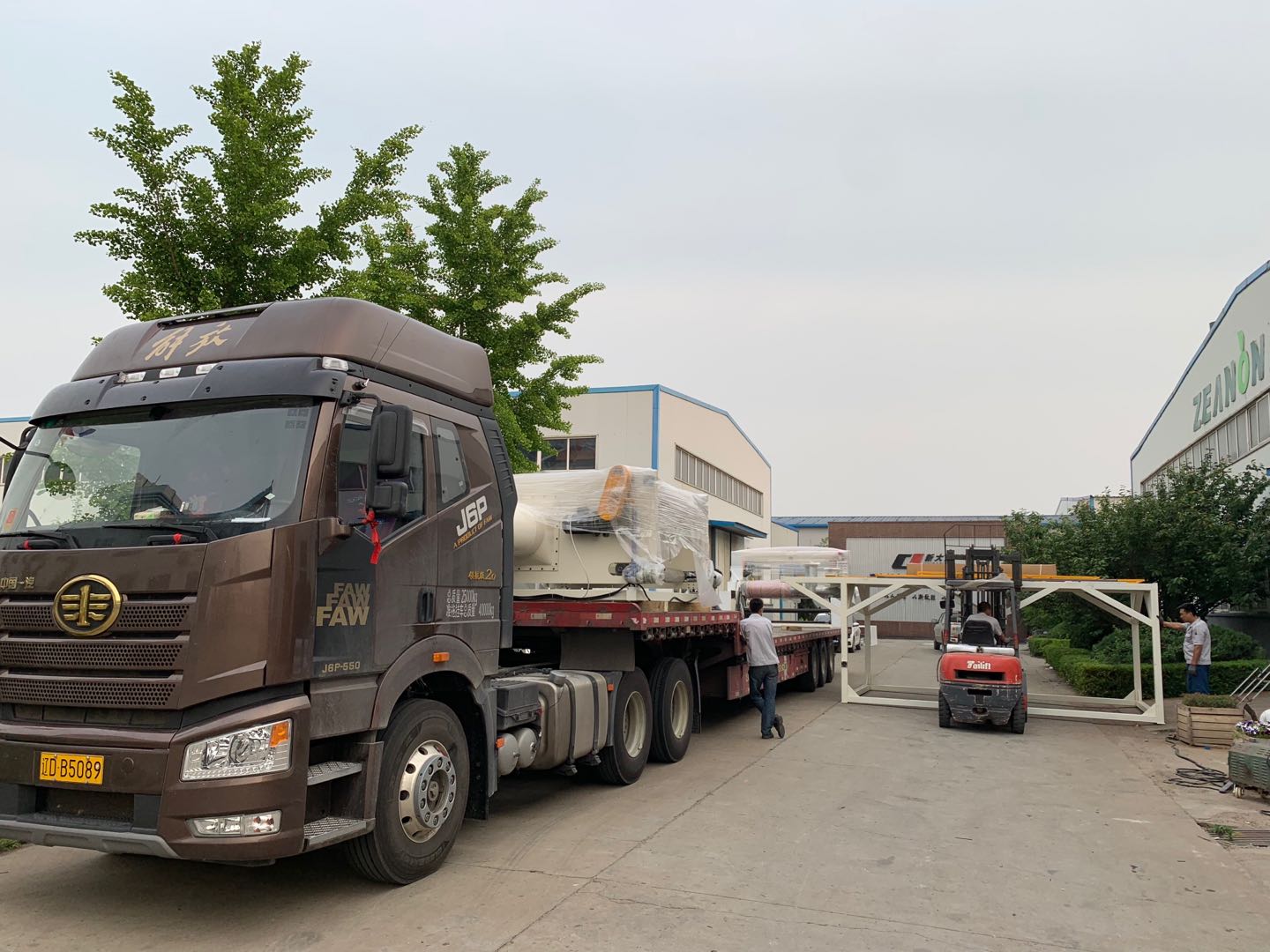 1600мм Экструзионная линия для производства текстили газопламенного распыления загружена на отправку.